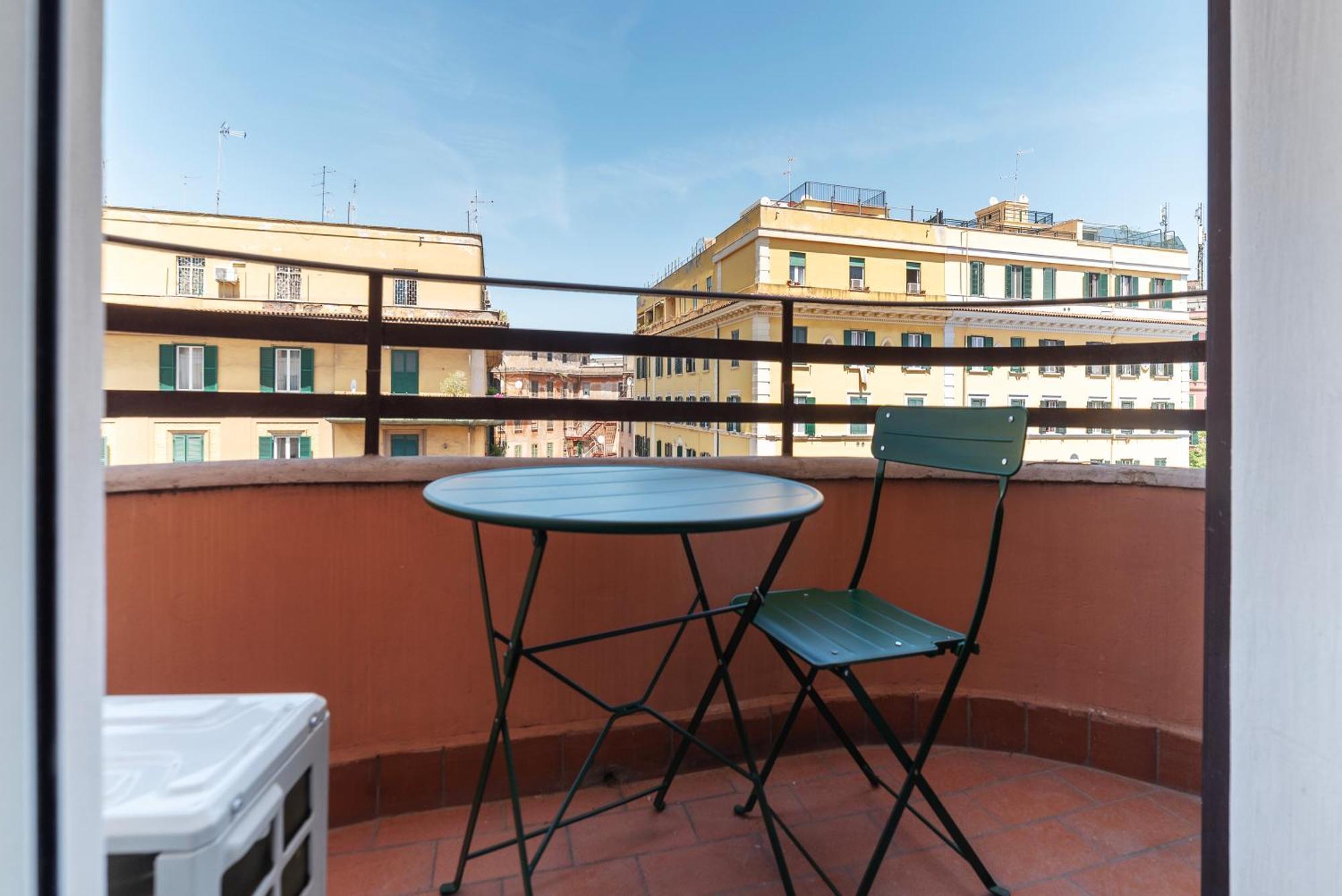Vista Sulla Basilica Di San Giovanni Mm Lodi Apt Rom Eksteriør billede