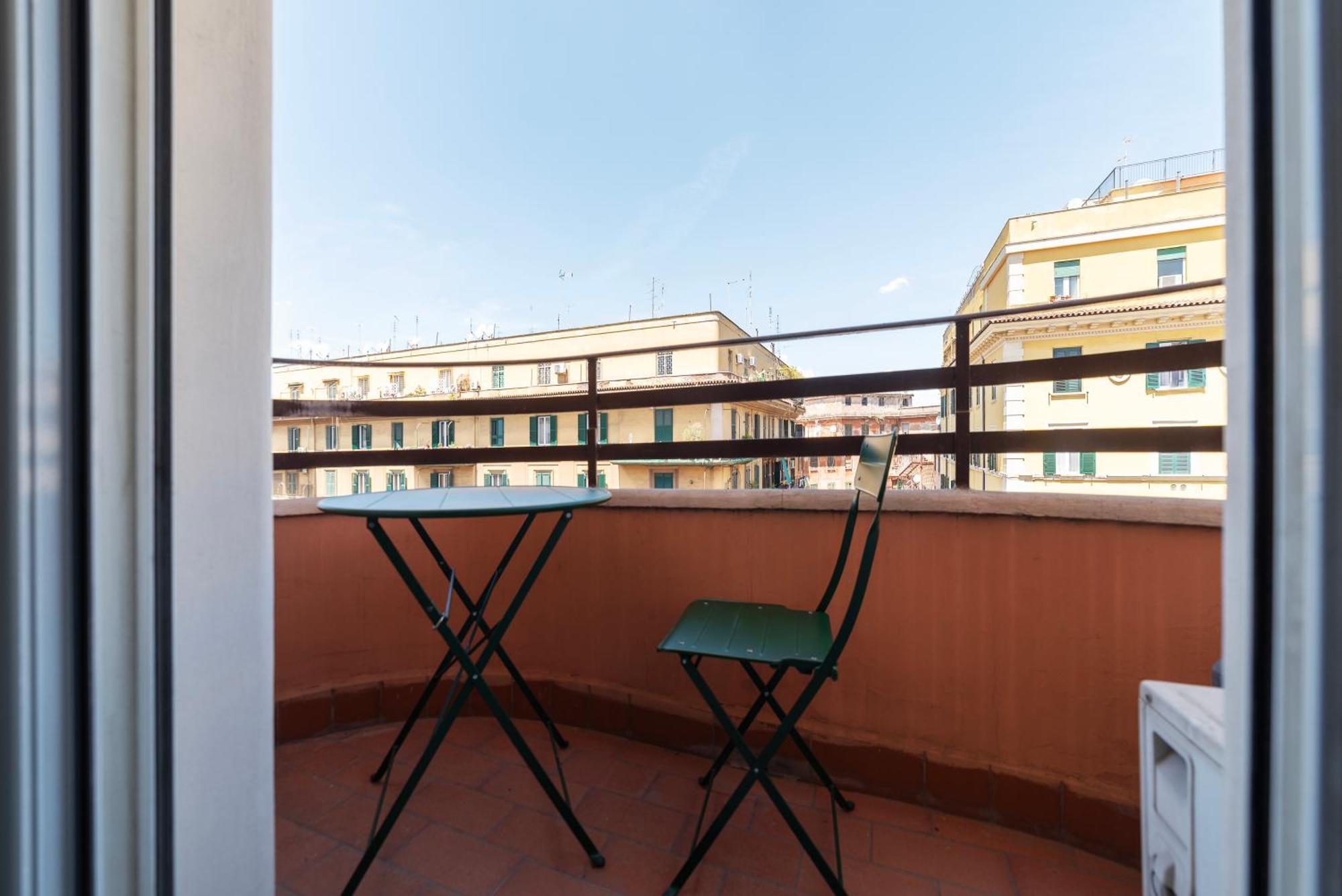 Vista Sulla Basilica Di San Giovanni Mm Lodi Apt Rom Eksteriør billede